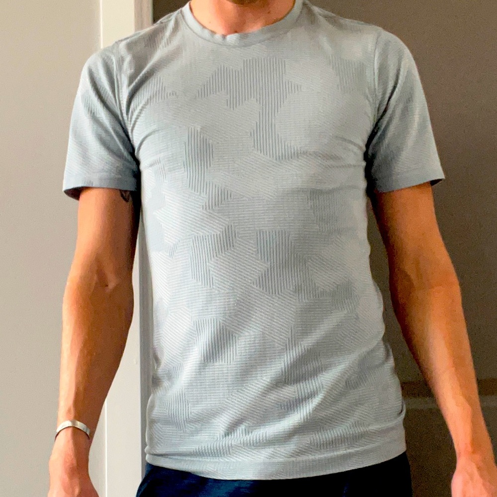 Lululemon Metal Vent Breathe Shirt
